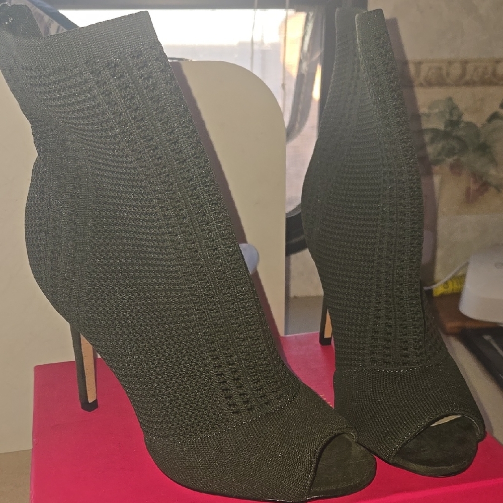 Elegant Black Knit Ankle Boots